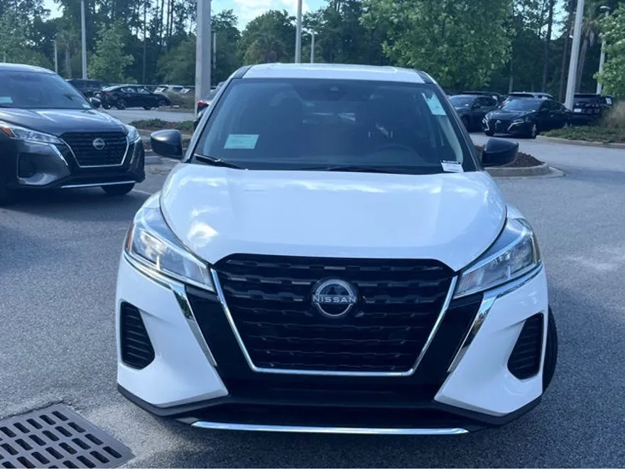 2025 Nissan Kicks Play S photo 1