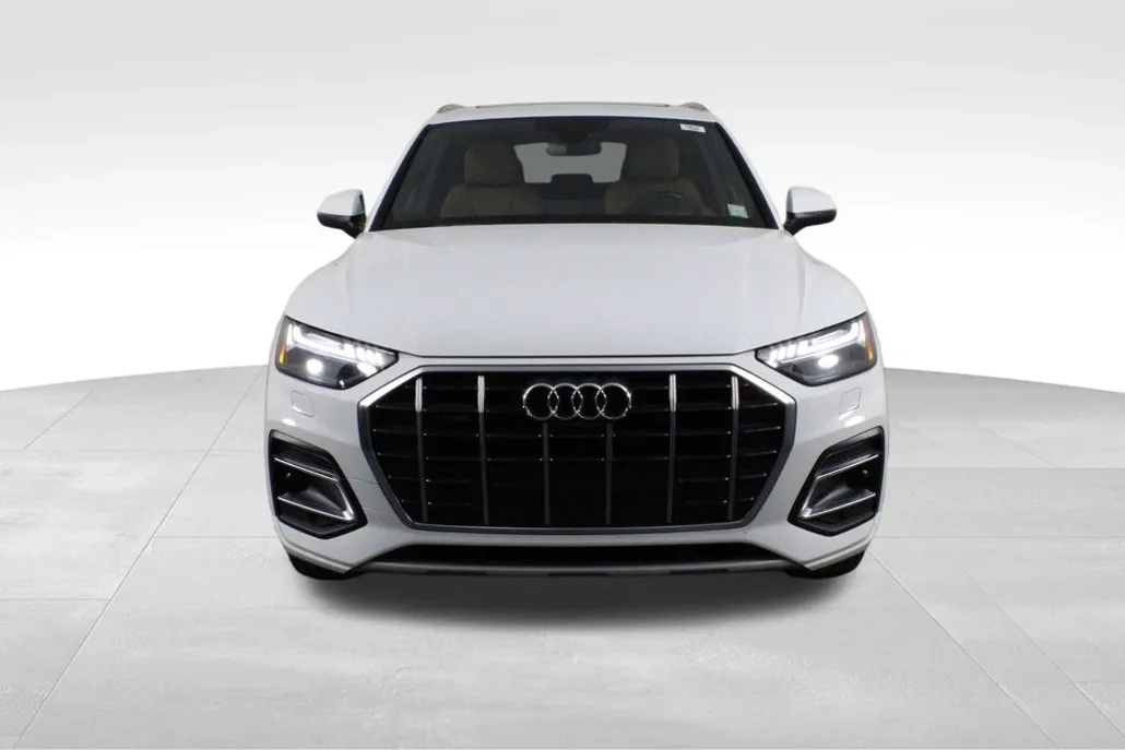 2021 Audi Q5 45 Prestige photo 1