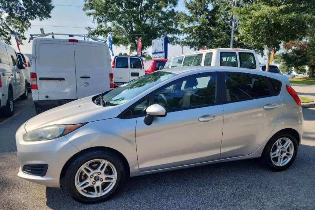 2019 Ford Fiesta SE photo 1