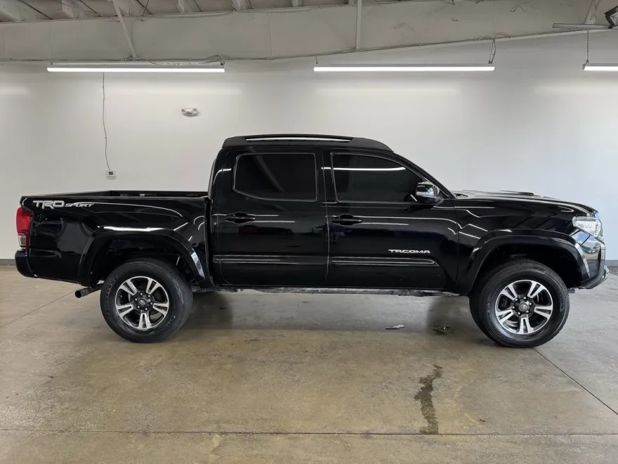 2017 Toyota Tacoma TRD Sport photo 1