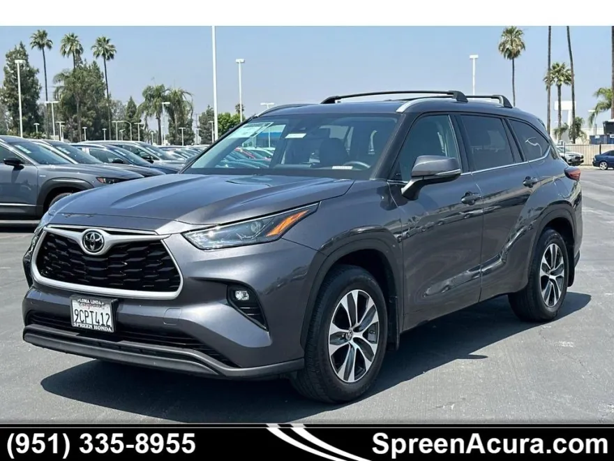 2022 Toyota Highlander XLE photo 1