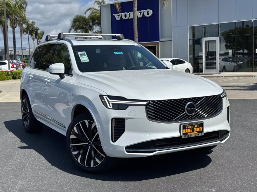 2025 Volvo XC90 B5 Core photo 1