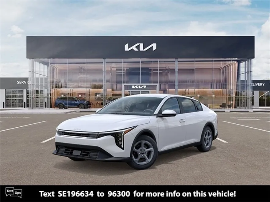 2025 Kia K4 LXS photo 1