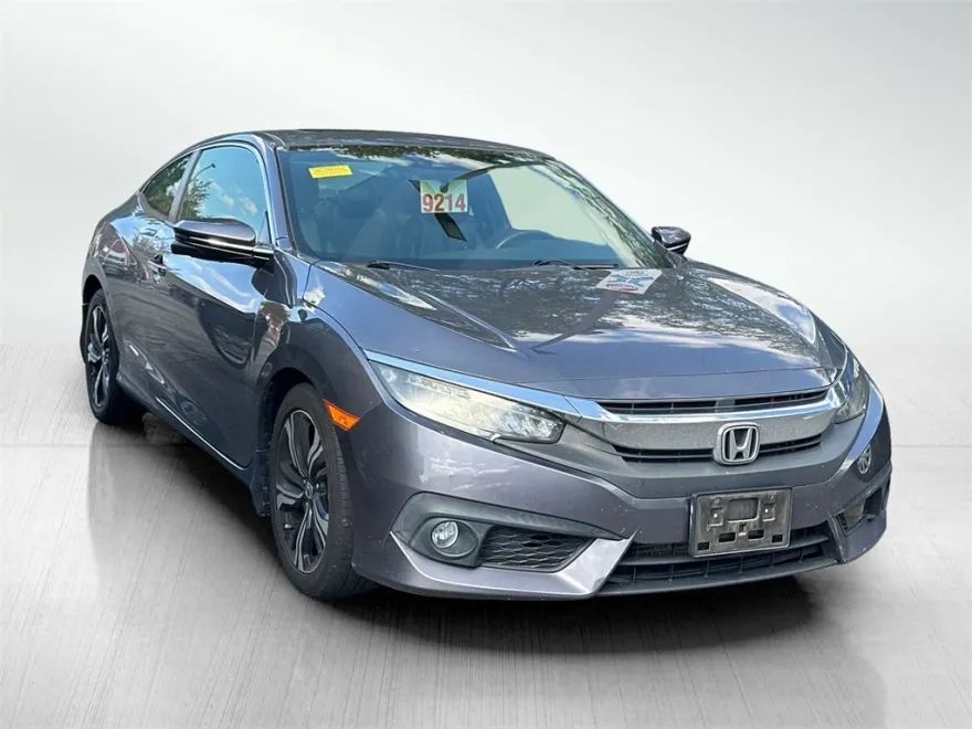2017 Honda Civic Touring photo 1