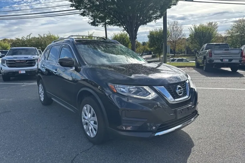 2017 Nissan Rogue S photo 1