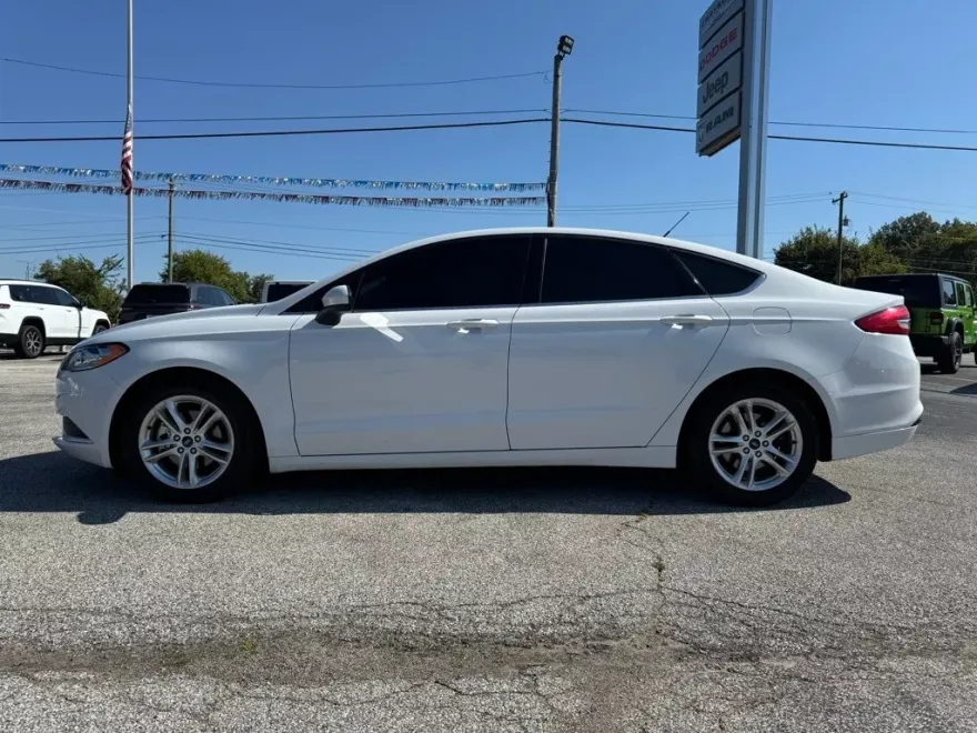 2018 Ford Fusion SE photo 1