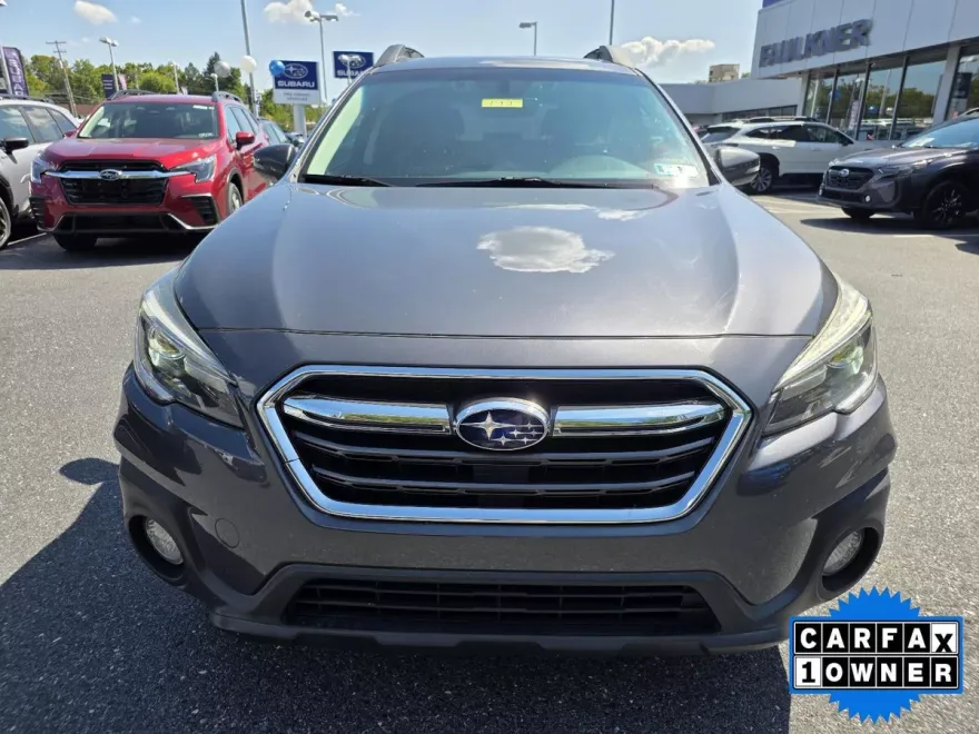 2018 Subaru Outback Limited photo 1
