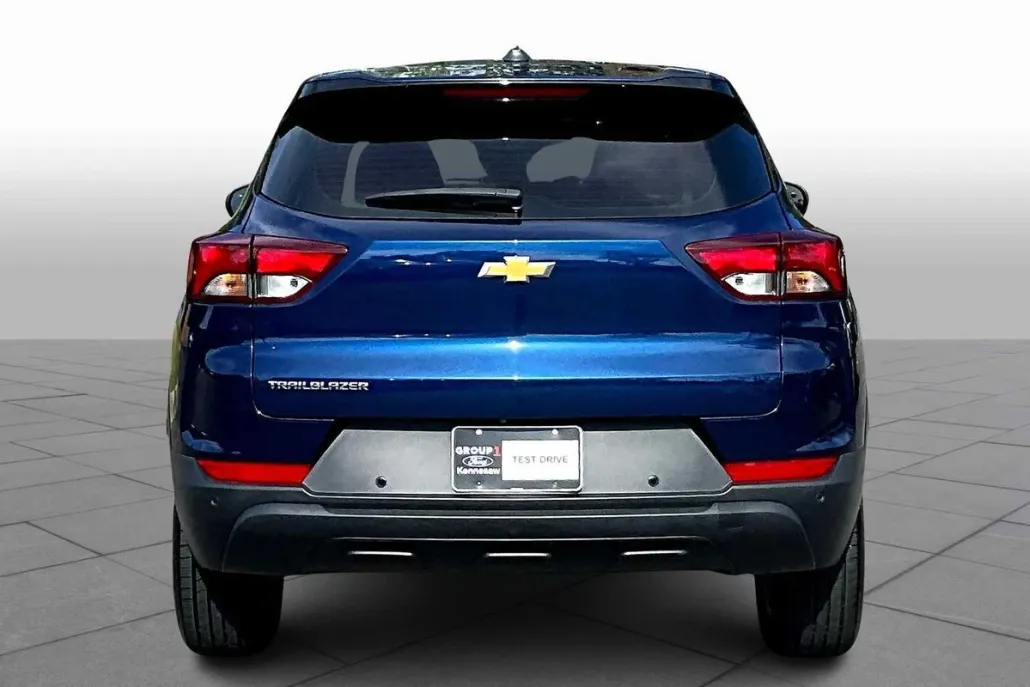 2023 Chevrolet Trailblazer LS photo 1