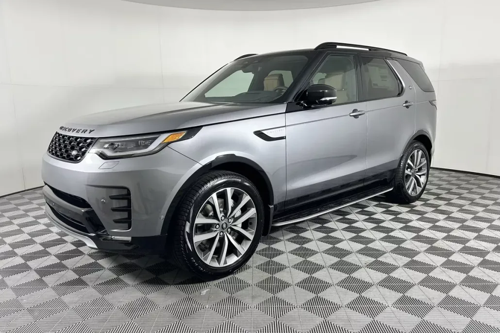 2025 Land Rover Discovery P300 Dynamic SE photo 1