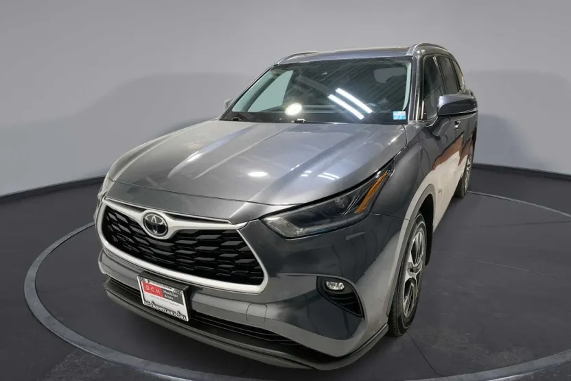 2021 Toyota Highlander XLE photo 1