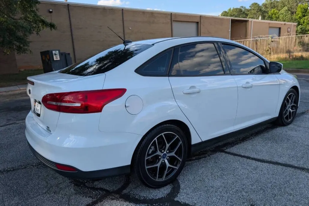 2017 Ford Focus SE photo 1
