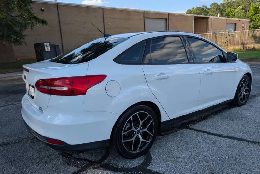 2017 Ford Focus SE photo 1