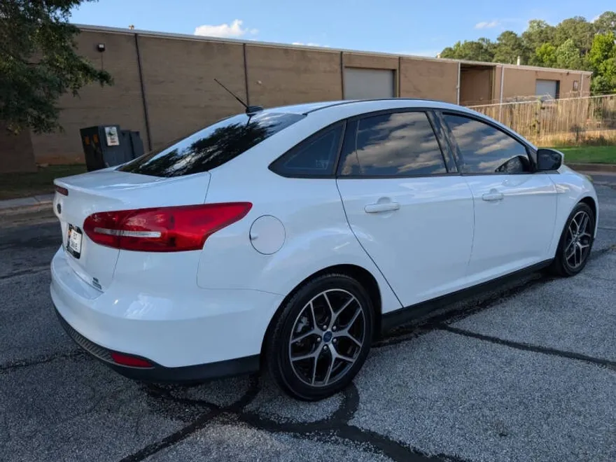 2017 Ford Focus SE photo 1