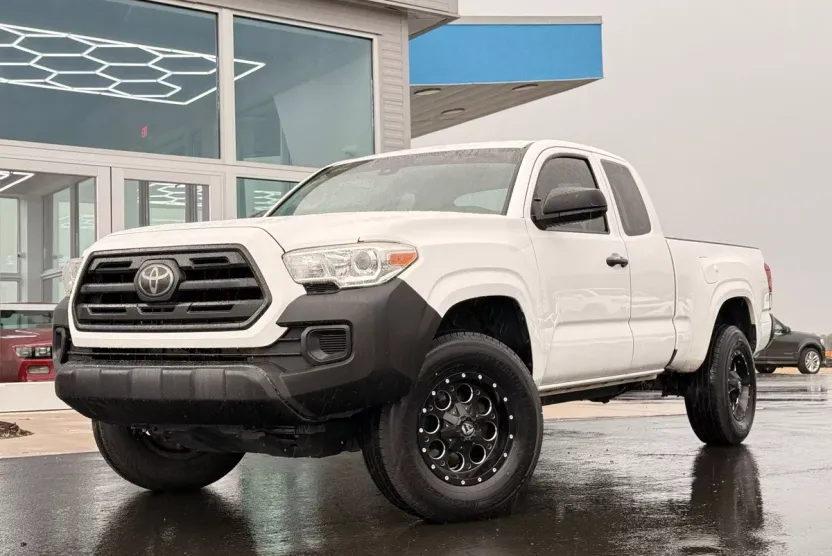 2018 Toyota Tacoma SR5 photo 1