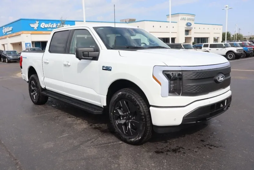2025 Ford F-150 Lightning photo 1