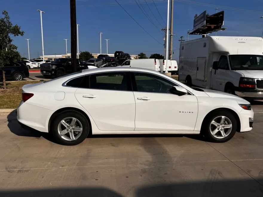 2023 Chevrolet Malibu 1LT photo 1