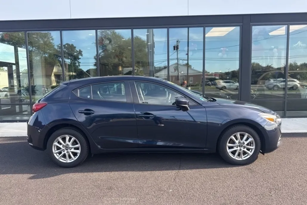2017 Mazda Mazda3 Sport photo 1