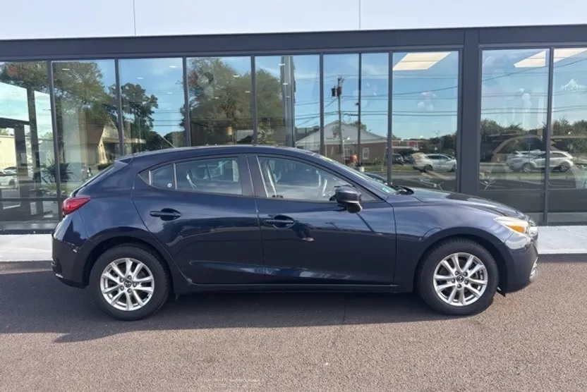 2017 Mazda Mazda3 Sport photo 1