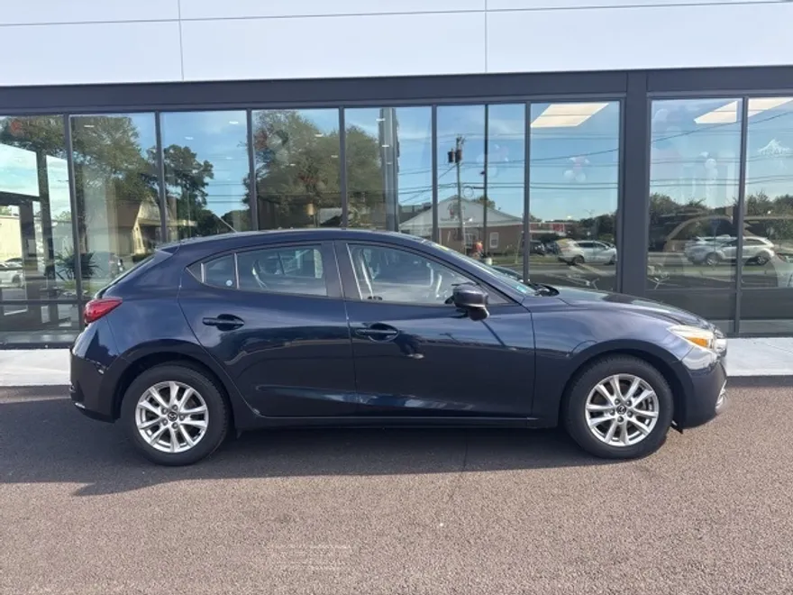 2017 Mazda Mazda3 Sport photo 1