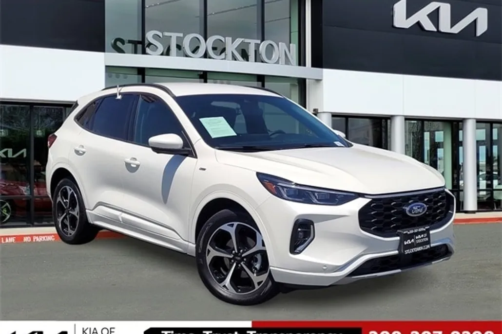 2023 Ford Escape ST-Line Elite photo 1