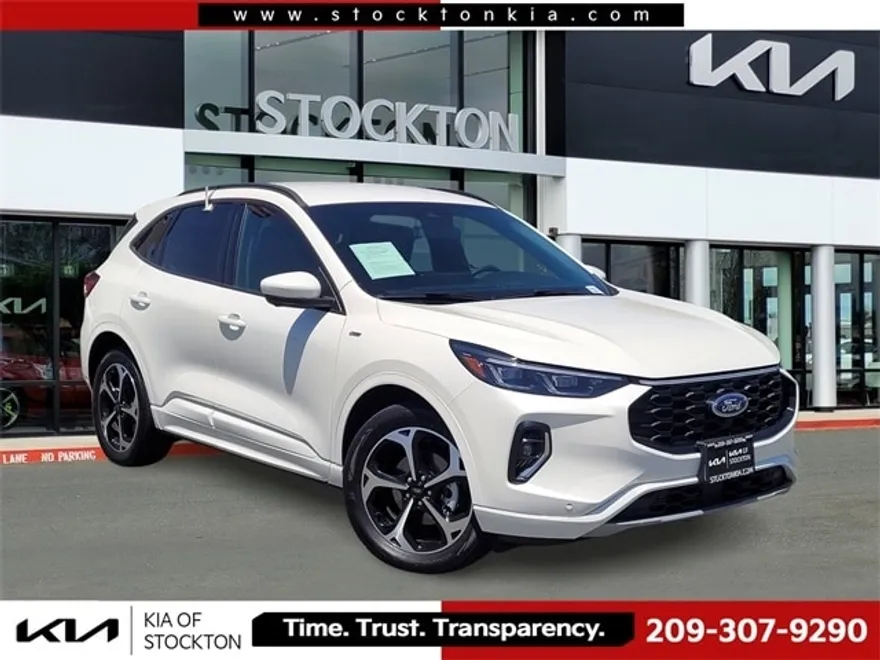 2023 Ford Escape ST-Line Elite photo 1