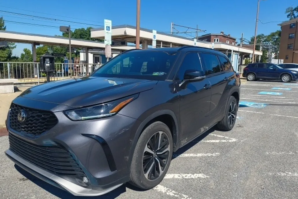 2022 Toyota Highlander XSE photo 1