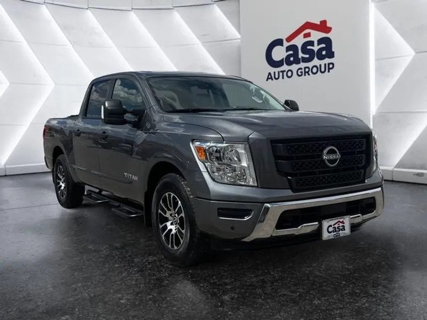2024 Nissan Titan Crew Cab SV photo 1