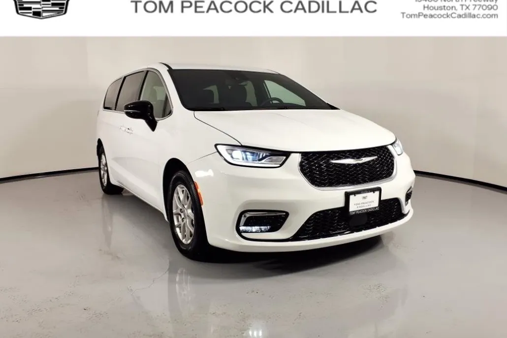 2024 Chrysler Pacifica Touring photo 1