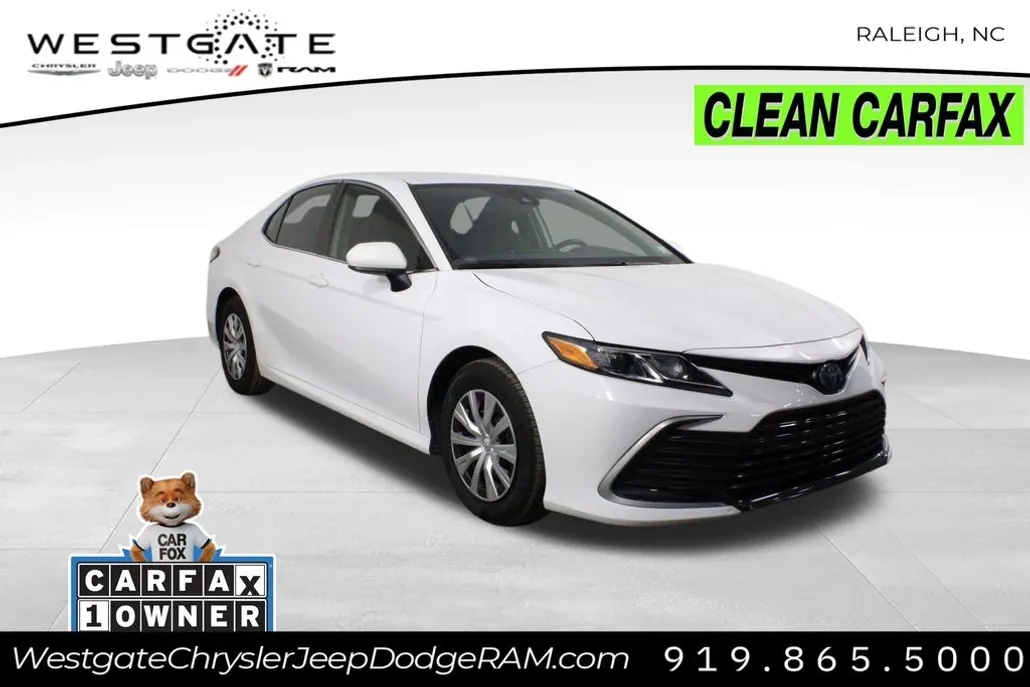 2022 Toyota Camry Hybrid LE photo 1