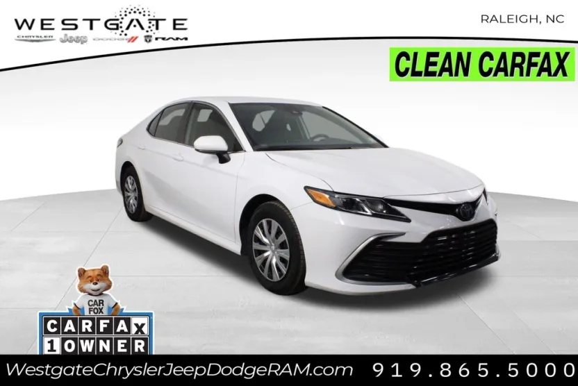 2022 Toyota Camry Hybrid LE photo 1