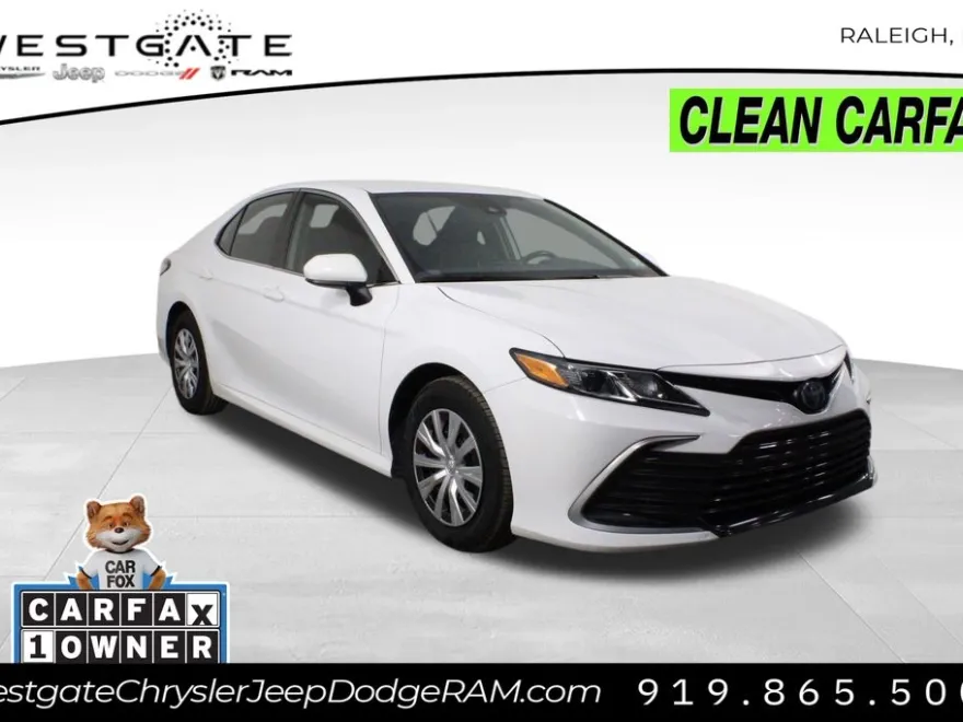 2022 Toyota Camry Hybrid LE photo 1
