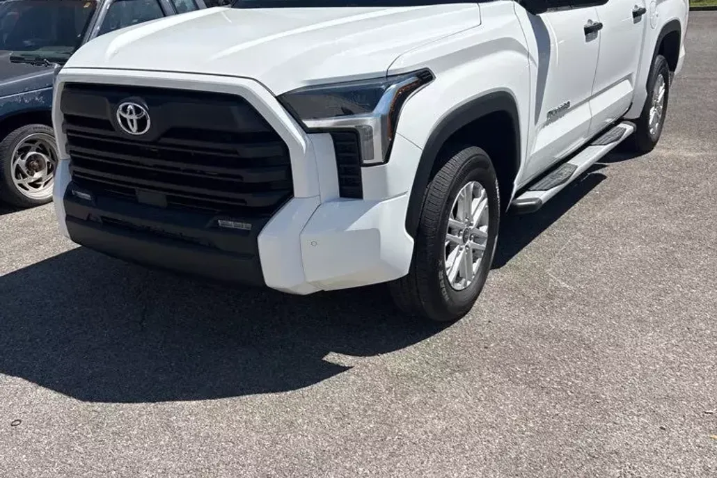 2022 Toyota Tundra SR5 photo 1