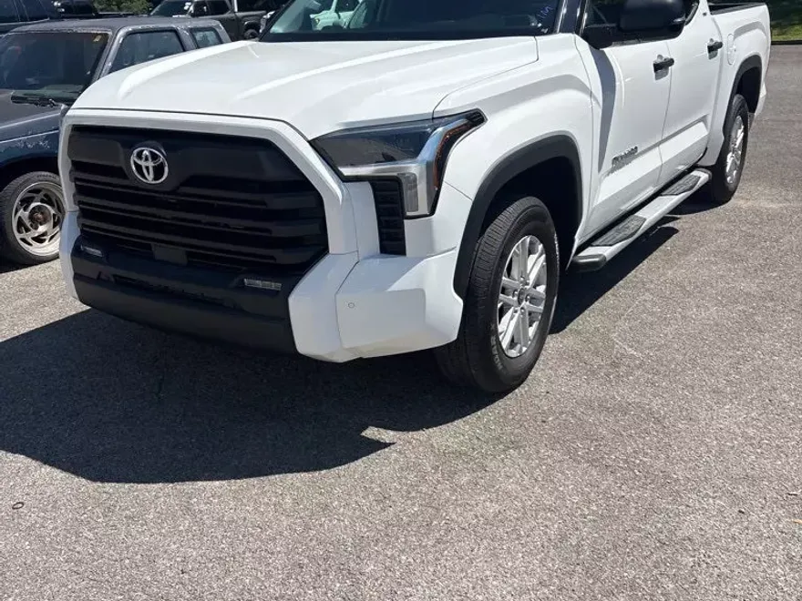 2022 Toyota Tundra SR5 photo 1