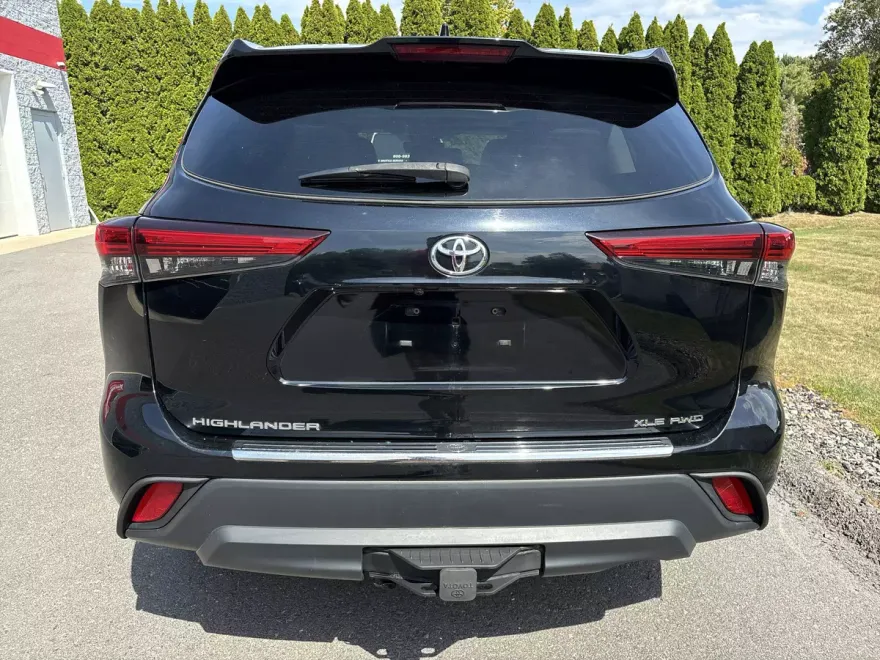 2020 Toyota Highlander XLE photo 1