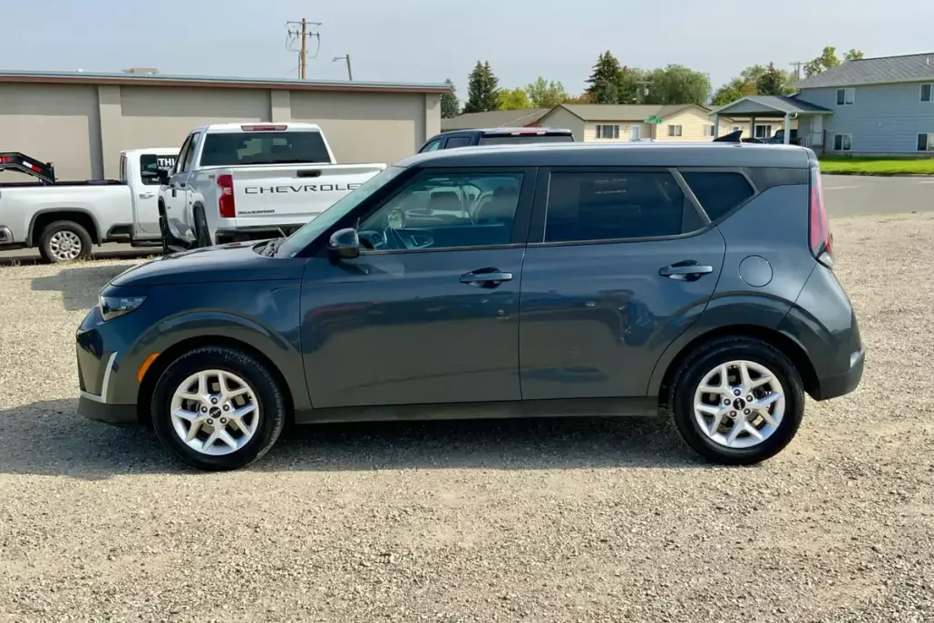 2023 Kia Soul LX photo 1
