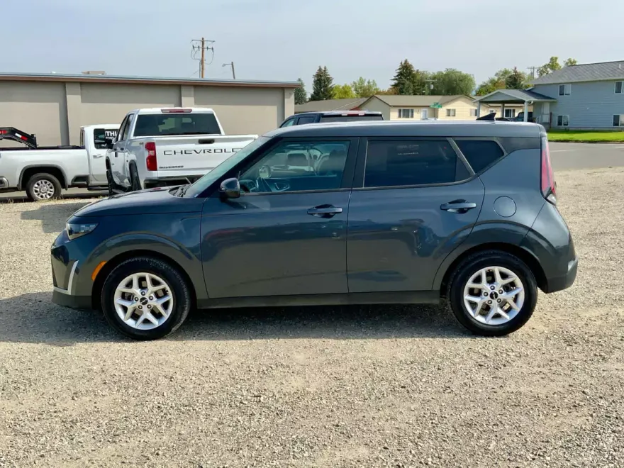 2023 Kia Soul LX photo 1