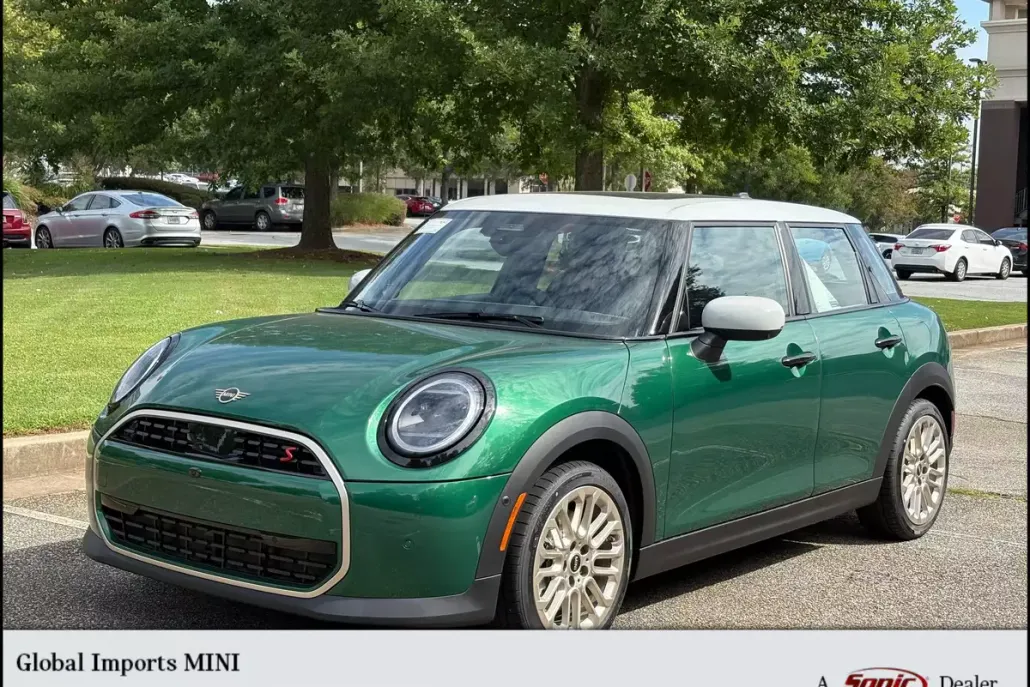 2025 Mini Cooper 4 Door Hardtop Iconic photo 1