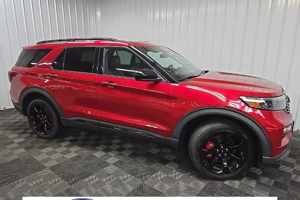 2022 Ford Explorer ST photo 1