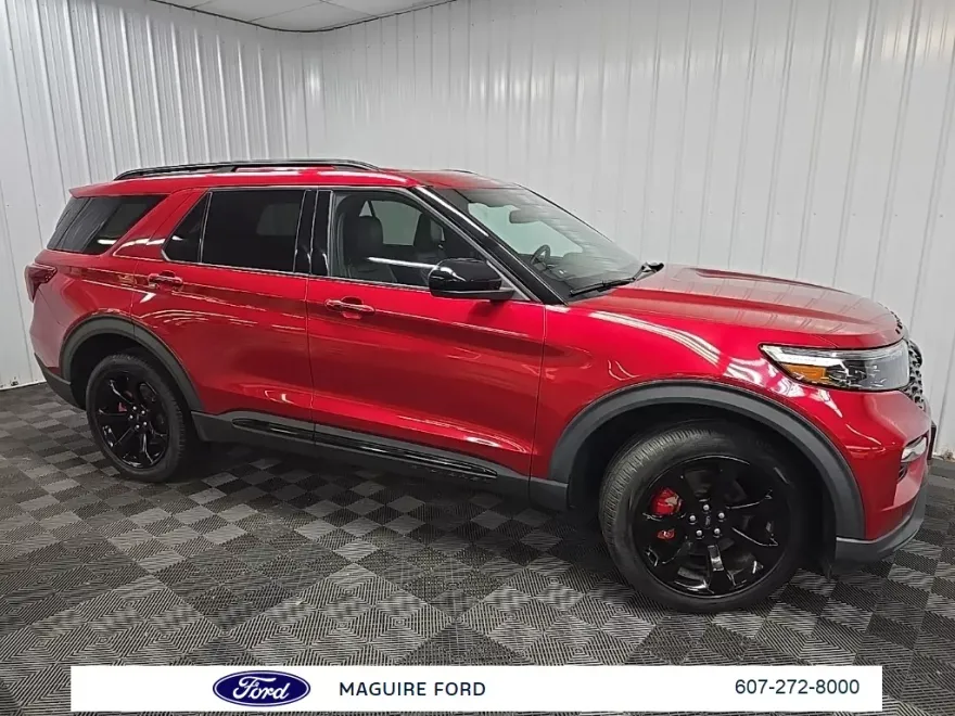 2022 Ford Explorer ST photo 1