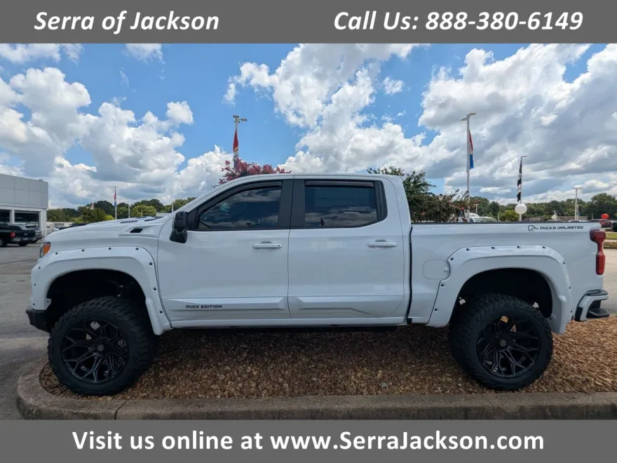 2025 Chevrolet Silverado 1500 photo 1