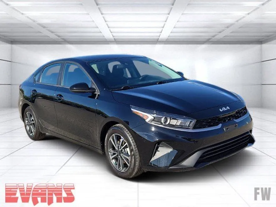 2024 Kia Forte LXS photo 1