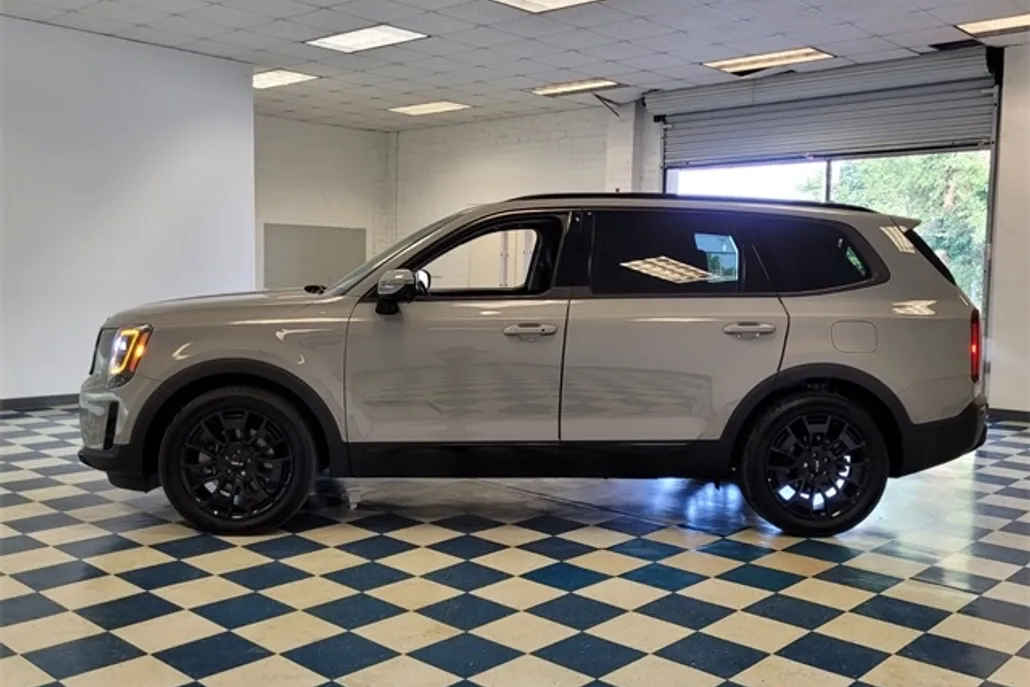 2022 Kia Telluride SX photo 1