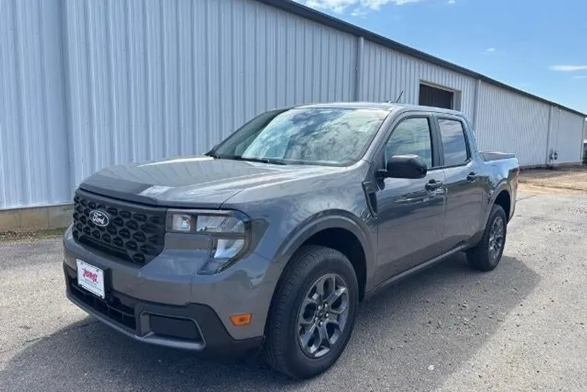 2025 Ford Maverick XLT photo 1