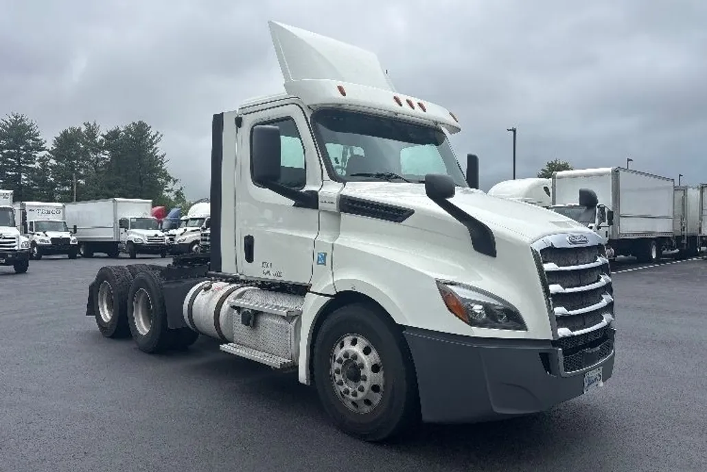 2018 Freightliner Cascadia 126" Day cab photo 1