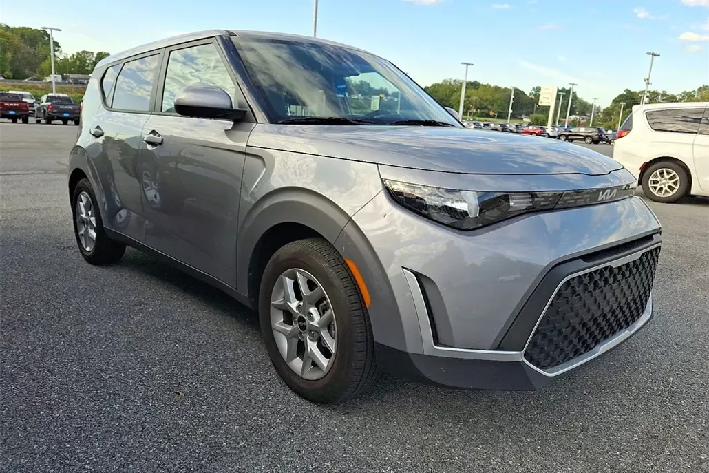 2025 Kia Soul S photo 1