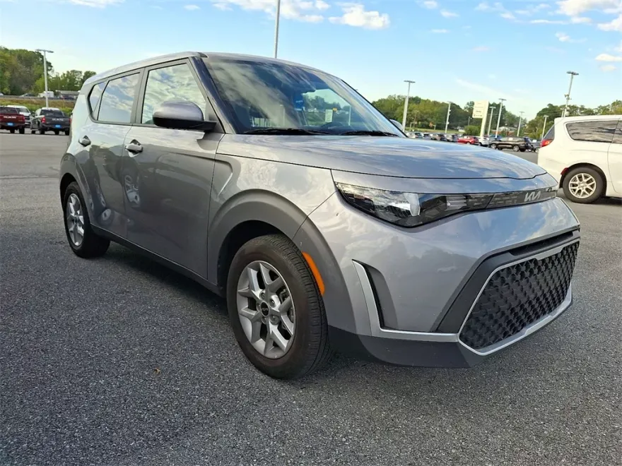 2025 Kia Soul S photo 1