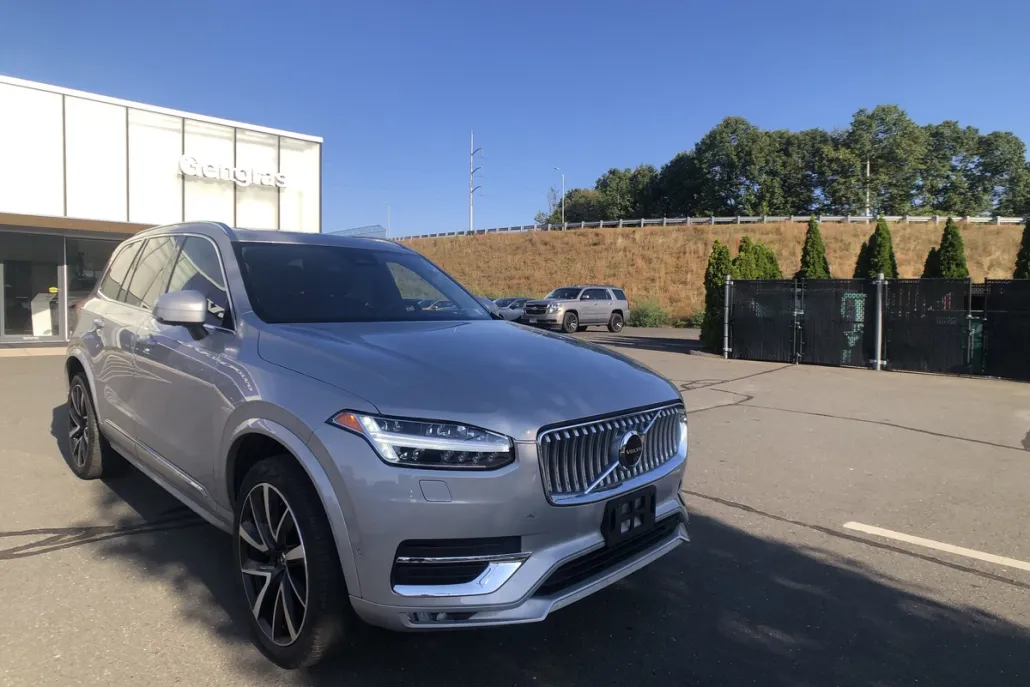 2024 Volvo XC90 B5 Plus photo 1