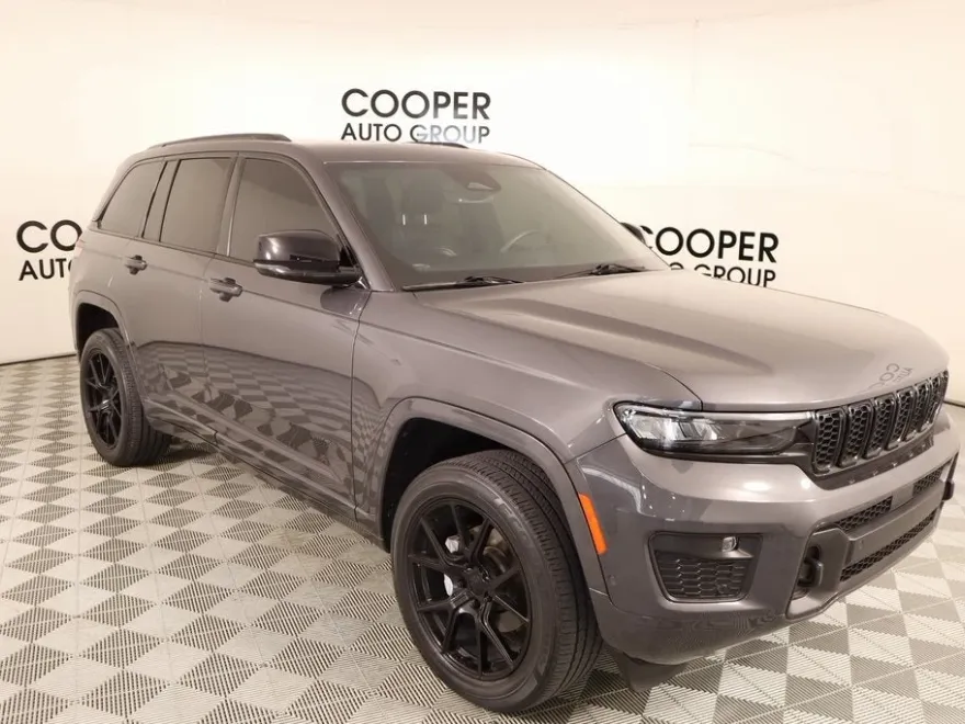 2022 Jeep Grand Cherokee Overland photo 1