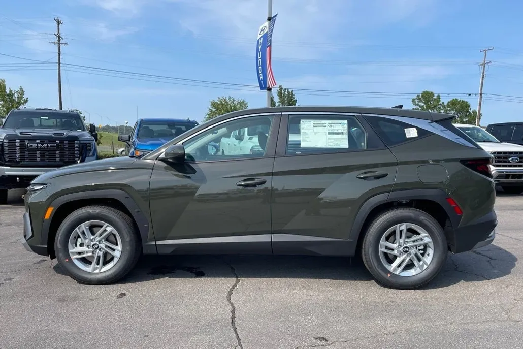 2026 Hyundai Tucson SE photo 1