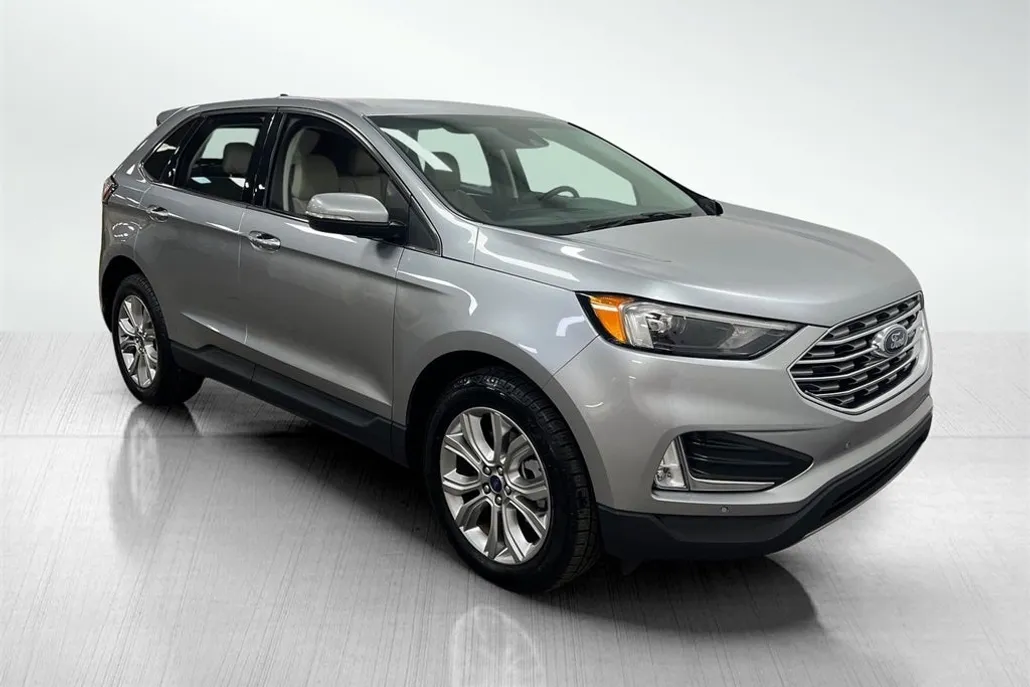 2022 Ford Edge Titanium photo 1